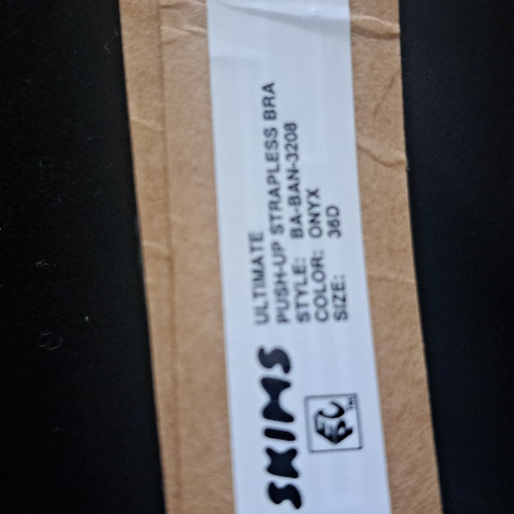 36D SKIMS ULTIMATE STRAPLESS PUSH-UP BRA - Picture 9 of 10